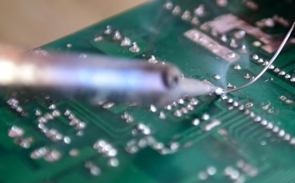 电子焊接技术中的波峰焊、回流焊区别是什么？